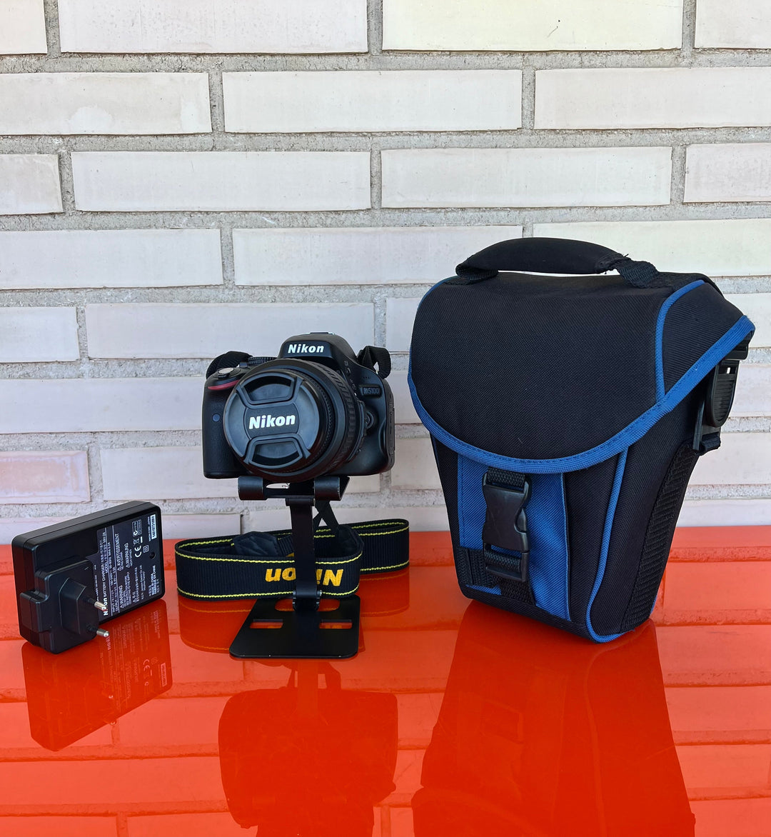 Cámara Nikon con bolso y cargador - Videojuegoos
