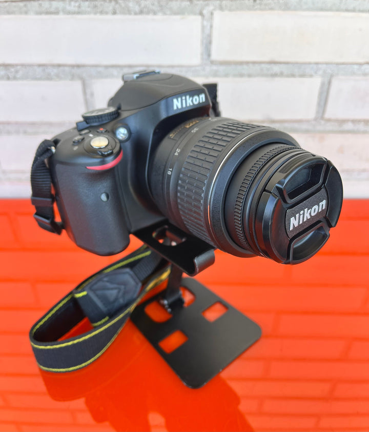 Cámara Nikon con bolso y cargador - Videojuegoos