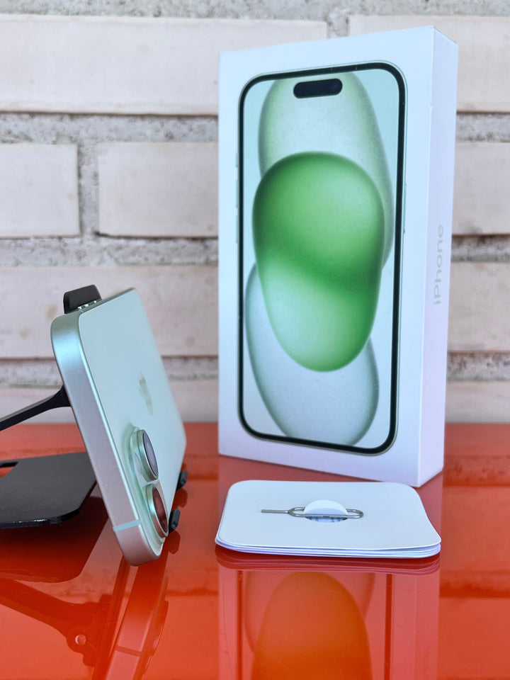 iPhone 15 Verde - Como Nuevo - Videojuegoos