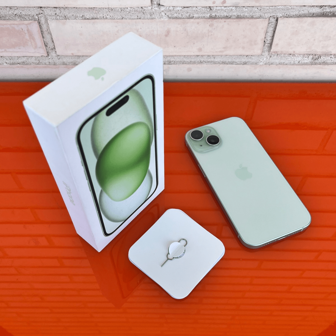 iPhone 15 Verde - Como Nuevo - Videojuegoos