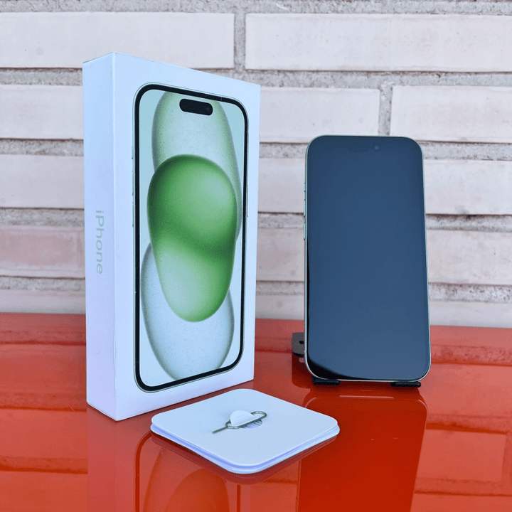iPhone 15 Verde - Como Nuevo - Videojuegoos