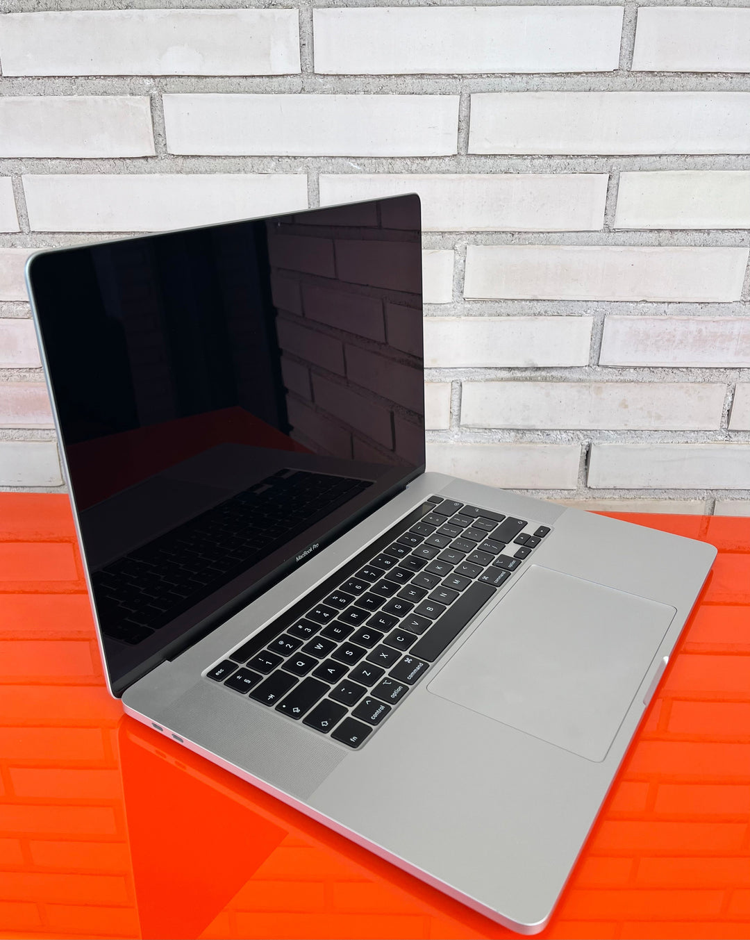 MacBook Pro 16 2019 Gris Espacial - Videojuegoos