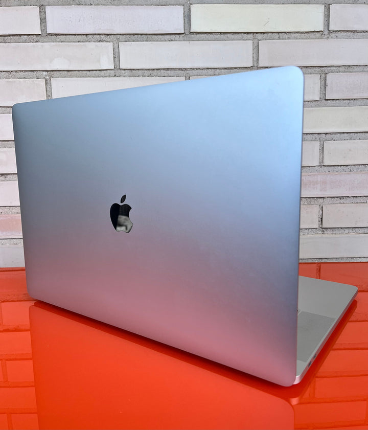 MacBook Pro 16 2019 Gris Espacial - Videojuegoos