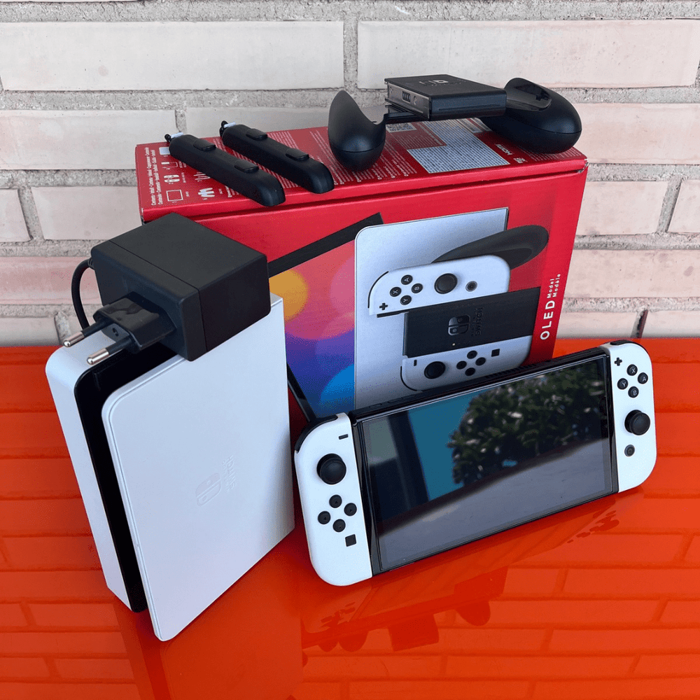 Nintendo Switch OLED blanca y negra - Videojuegoos