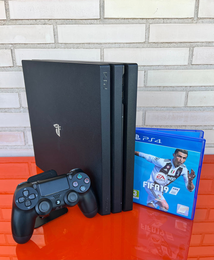 Playstation 4 Pro Negra + FIFA 19 - Videojuegoos