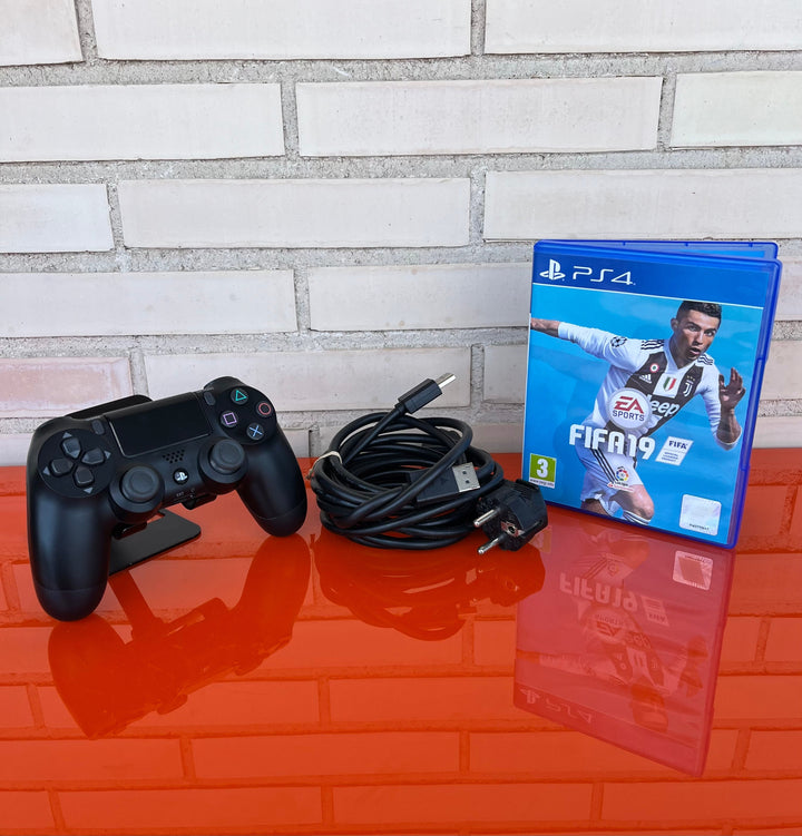 Playstation 4 Pro Negra + FIFA 19 - Videojuegoos