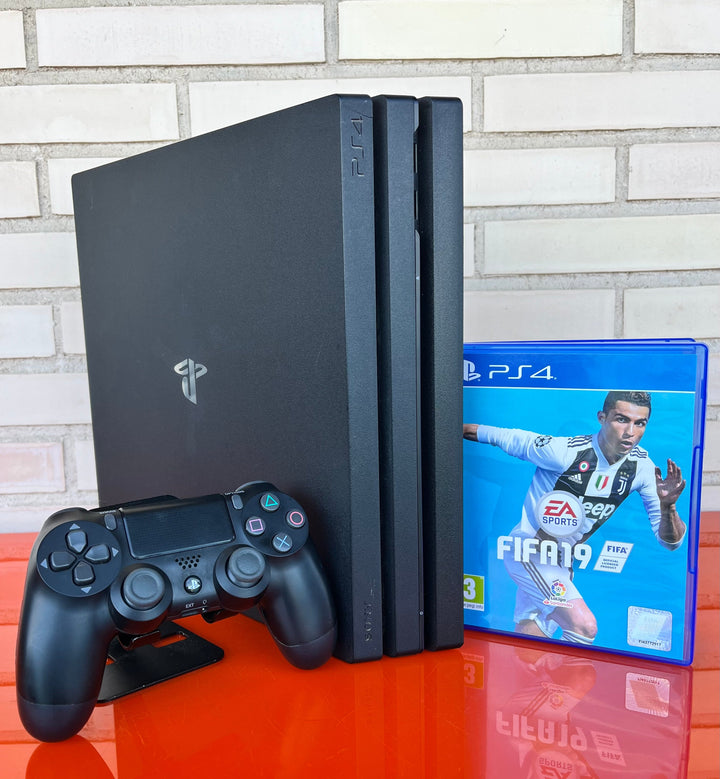 Playstation 4 Pro Negra + FIFA 19 - Videojuegoos